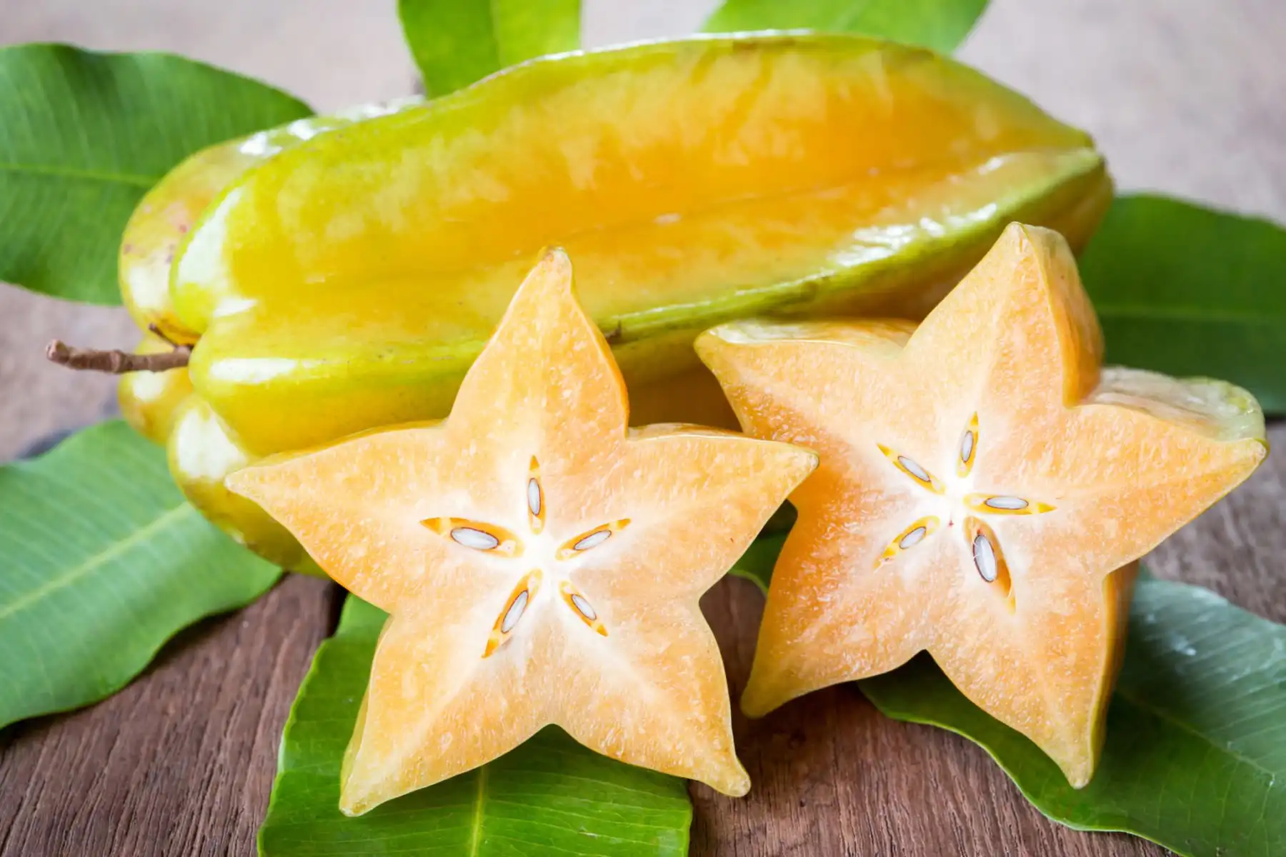 Старфрут. Карамбола фрукт. Малазийская карамбола. Экзотический фрукт карамбола. Карамбола зеленая.