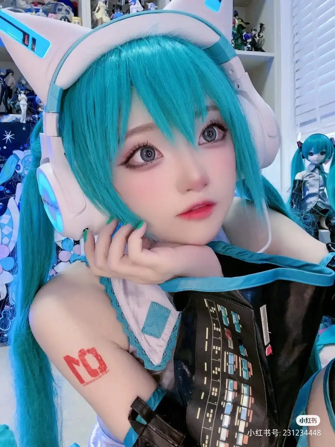 Cute Hatsune Miku Japanese Cosplayer 39