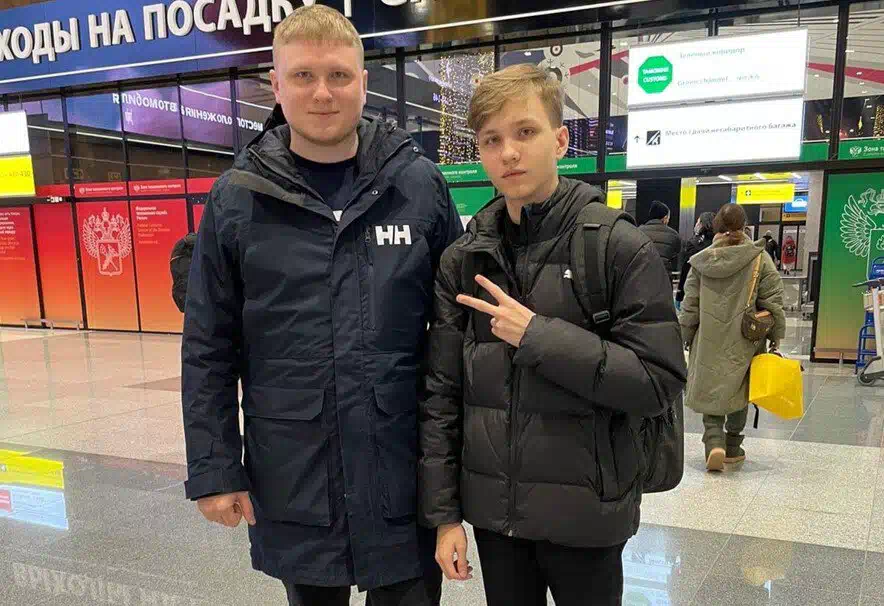 Со старшим братом (предположительно)